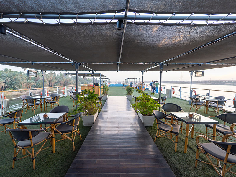 The Golden Boat – Lounge